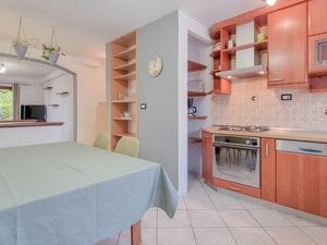 23297485-Ferienwohnung-4-Novigrad-300x225-2