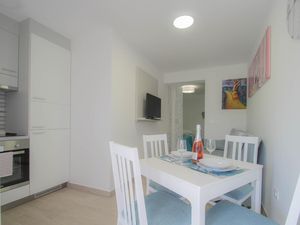 23297494-Ferienwohnung-3-Novigrad-300x225-4