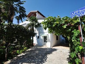 22953809-Ferienwohnung-2-Novigrad-300x225-0