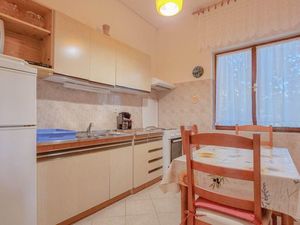 23297427-Ferienwohnung-5-Novigrad-300x225-2