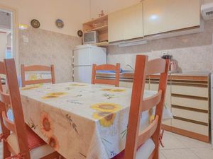 23297427-Ferienwohnung-5-Novigrad-300x225-4