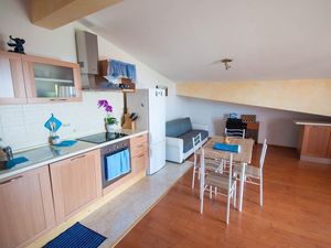 23108531-Ferienwohnung-3-Novigrad-300x225-4