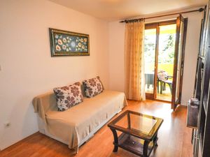 23108541-Ferienwohnung-4-Novigrad-300x225-5