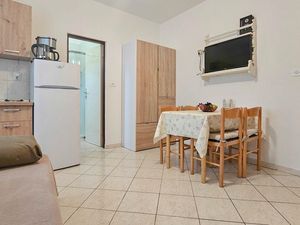 23393466-Ferienwohnung-4-Novigrad-300x225-3