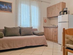 23393466-Ferienwohnung-4-Novigrad-300x225-4