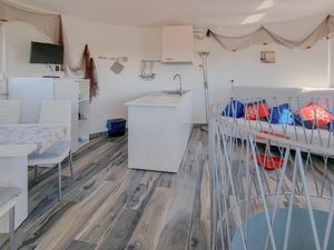 23297600-Ferienwohnung-4-Novigrad-300x225-5