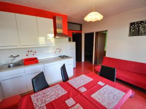 22946021-Ferienwohnung-5-Novigrad-300x225-3