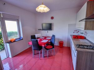 22946021-Ferienwohnung-5-Novigrad-300x225-4