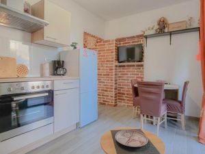 23297583-Ferienwohnung-2-Novigrad-300x225-2