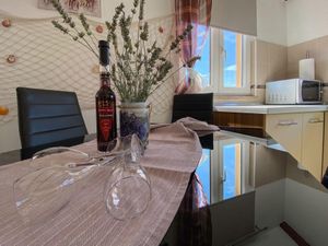 23297642-Ferienwohnung-6-Novigrad-300x225-2