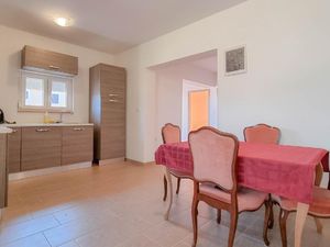 23297640-Ferienwohnung-5-Novigrad-300x225-2