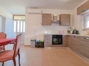 23297640-Ferienwohnung-5-Novigrad-300x225-5