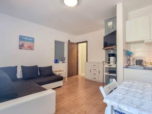 23297797-Ferienwohnung-3-Novigrad-300x225-4