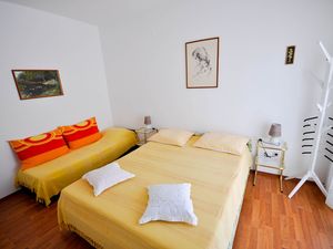 22946397-Ferienwohnung-2-Novigrad-300x225-2