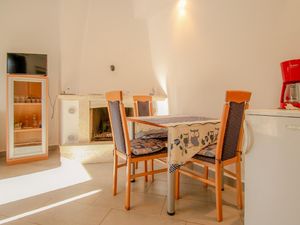 23350147-Ferienwohnung-2-Novigrad-300x225-5