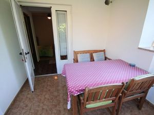 23027721-Ferienwohnung-2-Novigrad-300x225-3