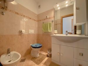 23297835-Ferienwohnung-6-Novigrad-300x225-5