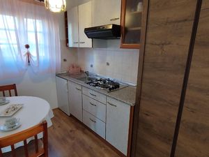 23028181-Ferienwohnung-2-Novigrad-300x225-5