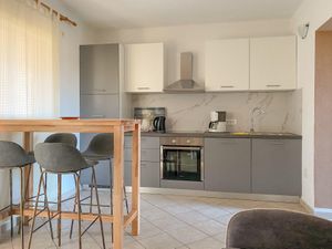 23297998-Ferienwohnung-3-Novigrad-300x225-0