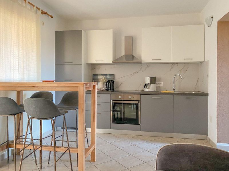 23297998-Ferienwohnung-3-Novigrad-800x600-0