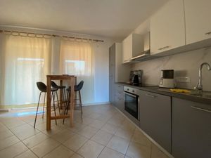 23297998-Ferienwohnung-3-Novigrad-300x225-2