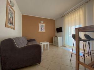 23297998-Ferienwohnung-3-Novigrad-300x225-5