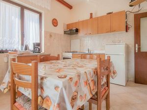 23297916-Ferienwohnung-5-Novigrad-300x225-3