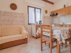 23297916-Ferienwohnung-5-Novigrad-300x225-4