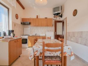 23297916-Ferienwohnung-5-Novigrad-300x225-5