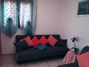 18383599-Ferienwohnung-3-Novigrad-300x225-4