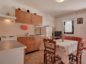 23302118-Ferienwohnung-3-Novigrad-300x225-3