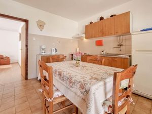 23302118-Ferienwohnung-3-Novigrad-300x225-4