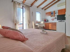 23302113-Ferienwohnung-2-Novigrad-300x225-4