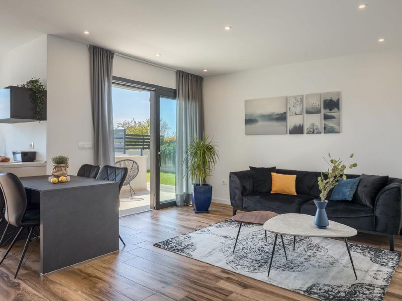 22437453-Ferienwohnung-4-Novigrad-800x600-0