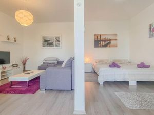 23297938-Ferienwohnung-4-Novigrad-300x225-4