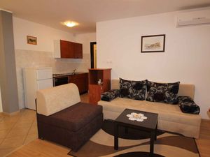 23770459-Ferienwohnung-4-Novigrad-300x225-3