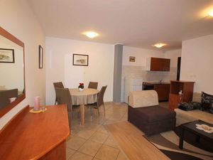 23770459-Ferienwohnung-4-Novigrad-300x225-4