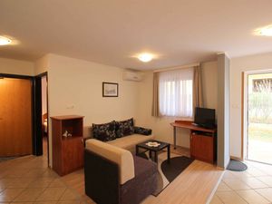 23770459-Ferienwohnung-4-Novigrad-300x225-5