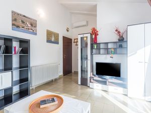 18321709-Ferienwohnung-4-Novigrad-300x225-4