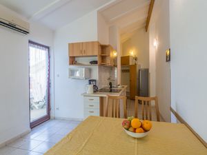 18322823-Ferienwohnung-5-Novigrad-300x225-5