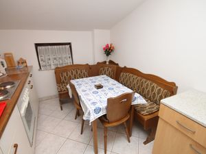 18698892-Ferienwohnung-5-Novigrad-300x225-1