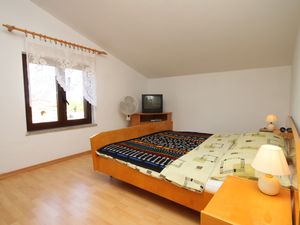 18698892-Ferienwohnung-5-Novigrad-300x225-3