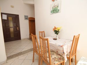 18688347-Ferienwohnung-5-Novigrad-300x225-2