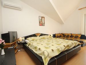 18688347-Ferienwohnung-5-Novigrad-300x225-4