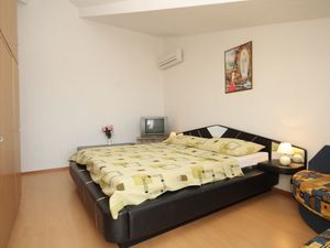 18688347-Ferienwohnung-5-Novigrad-300x225-5