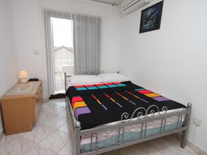 18688348-Ferienwohnung-2-Novigrad-300x225-2