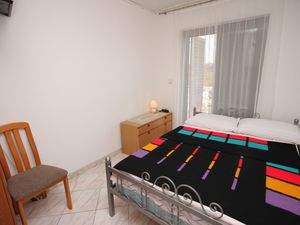 18688348-Ferienwohnung-2-Novigrad-300x225-3