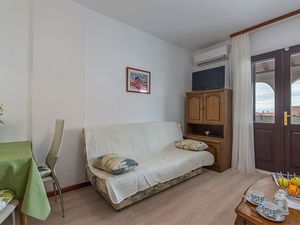 18953274-Ferienwohnung-3-Novigrad-300x225-1