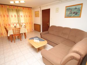 19128014-Ferienwohnung-5-Novigrad-300x225-4