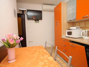 19125794-Ferienwohnung-4-Novigrad-300x225-1